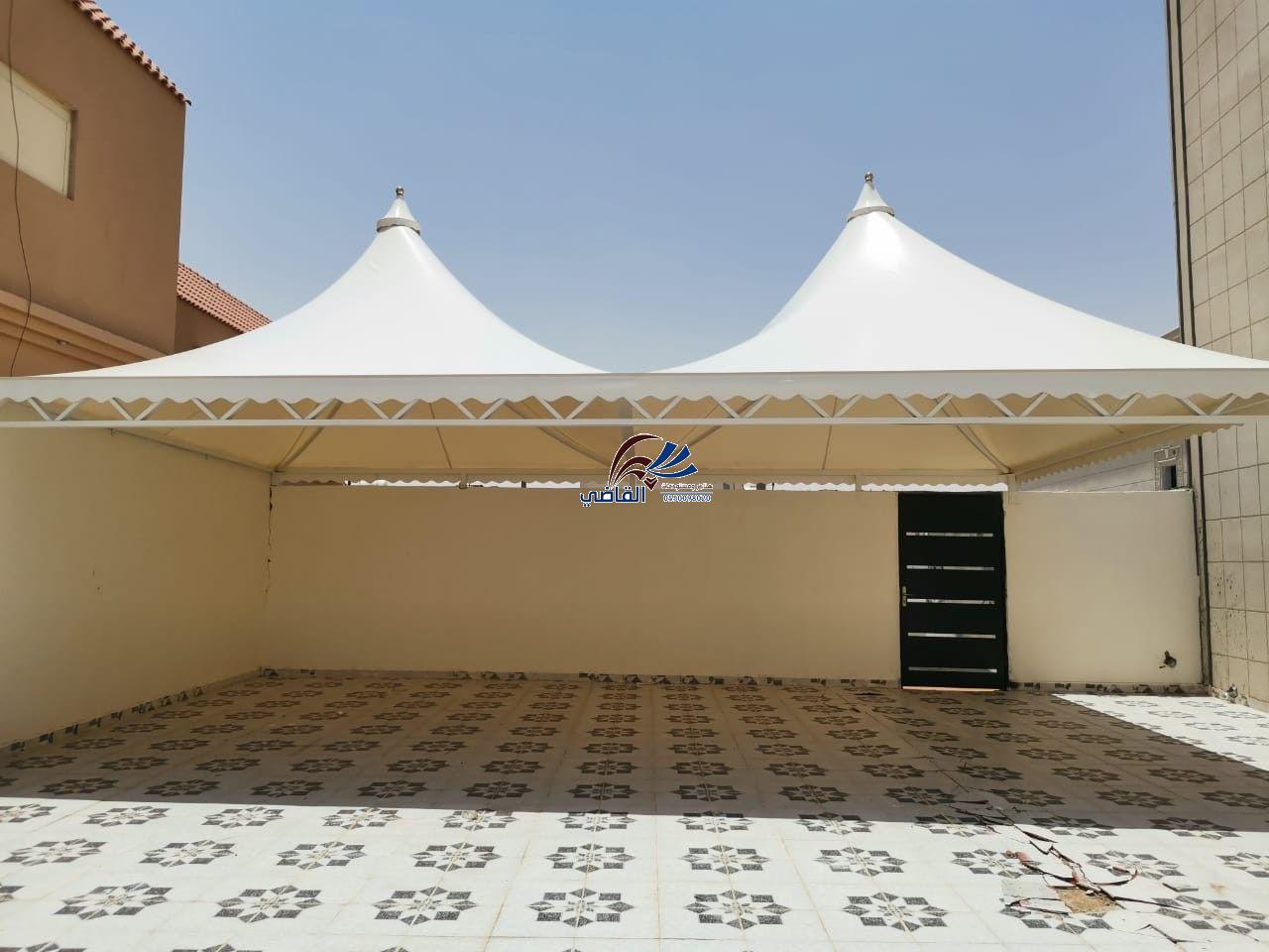 مظلات سيارات هرمية الشكل